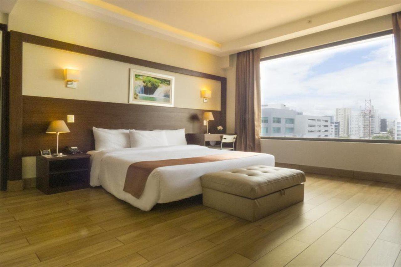 Weston Suites Hotel Santo Domingo Bagian luar foto