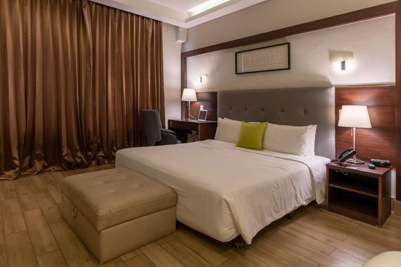 Weston Suites Hotel Santo Domingo Bagian luar foto