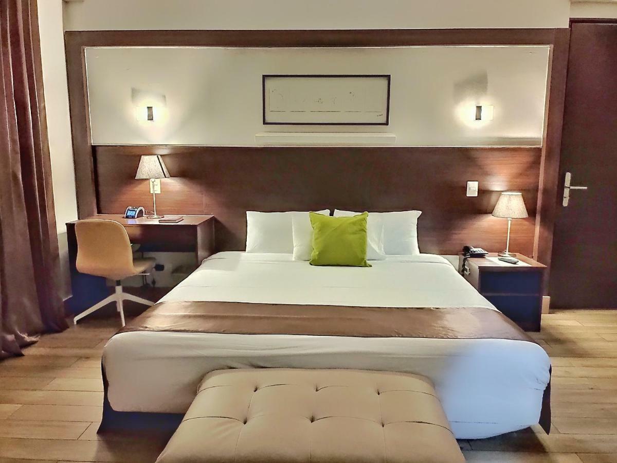 Weston Suites Hotel Santo Domingo Bagian luar foto