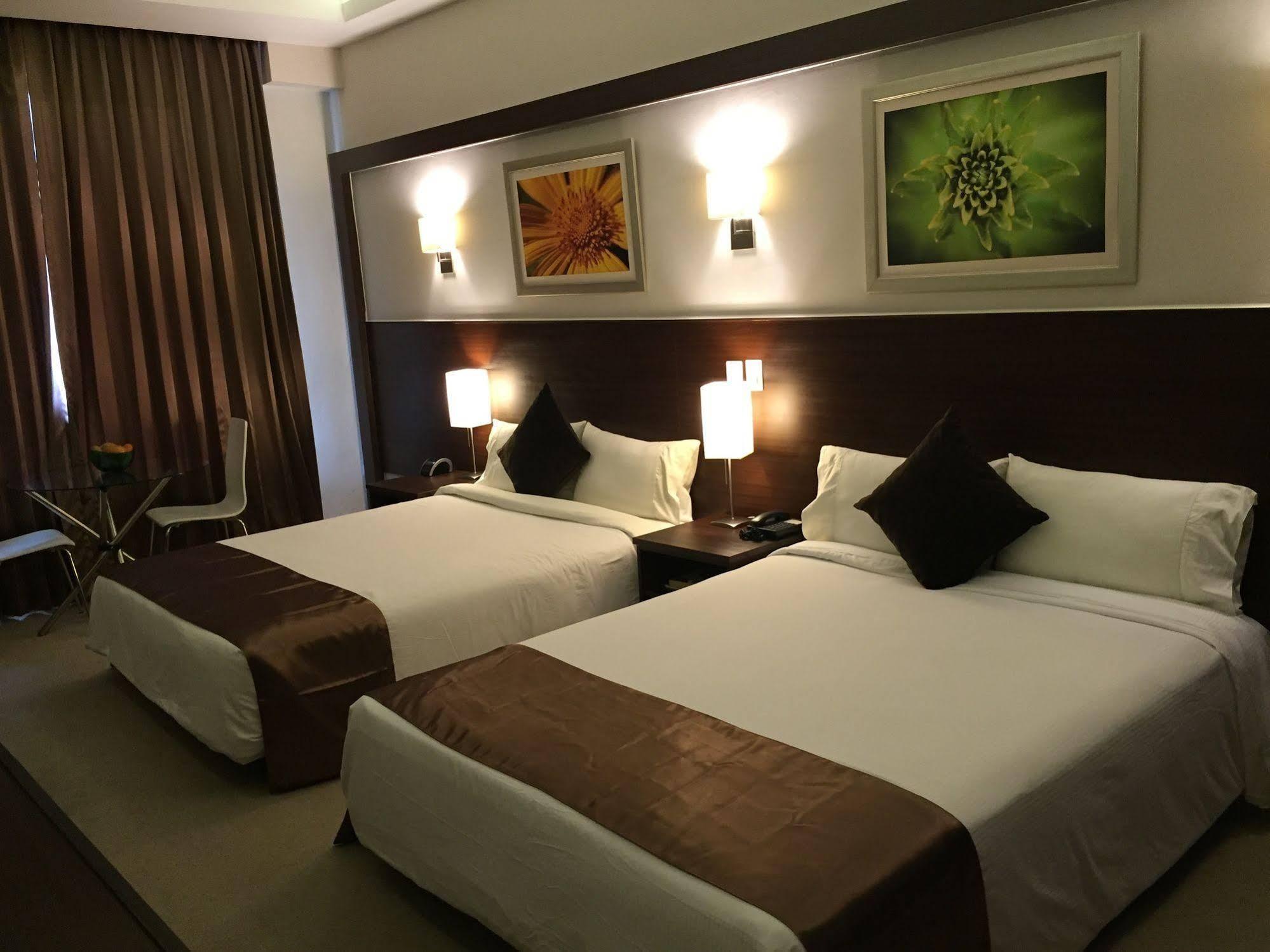 Weston Suites Hotel Santo Domingo Bagian luar foto